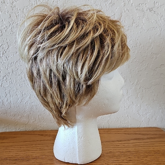 Hairdo Elegant Light Brown Women's Wig - Picture 2 of 5